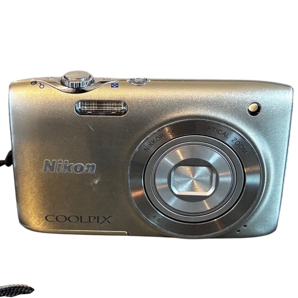 Nikon COOLPIX S3100 Digital Camera 14 MP‎ 5X Nikon Wide Angle Optical Zoom